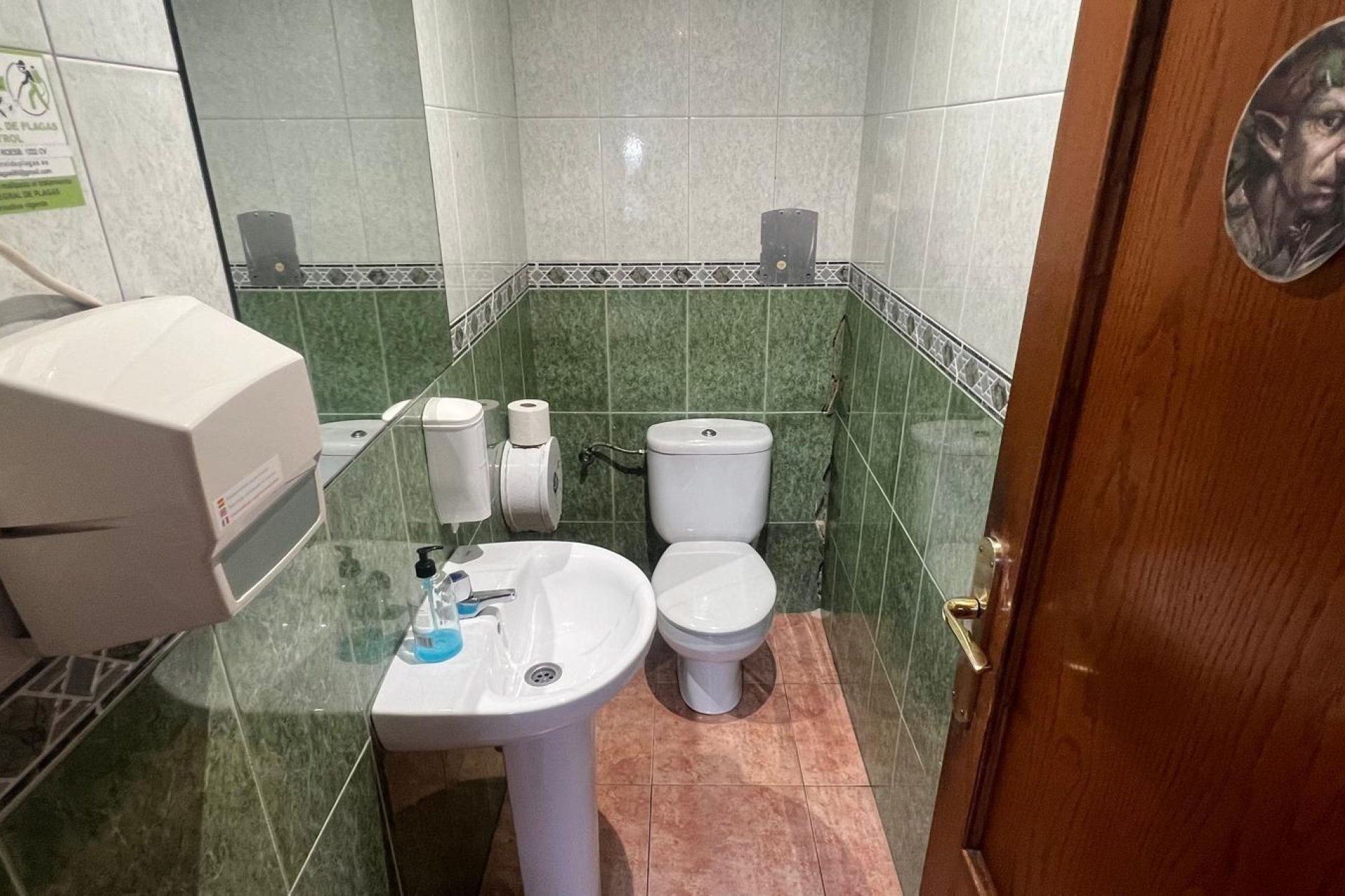 Resale - Commercial premises / Commercial unit / Retail space - Torrevieja - Estacion de autobuses