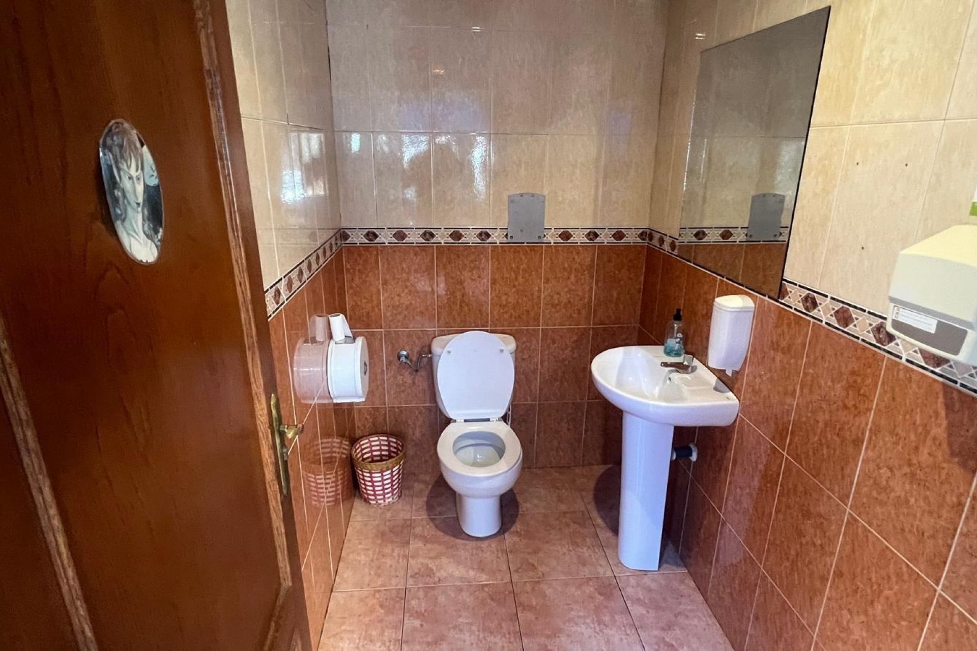 Resale - Commercial premises / Commercial unit / Retail space - Torrevieja - Estacion de autobuses