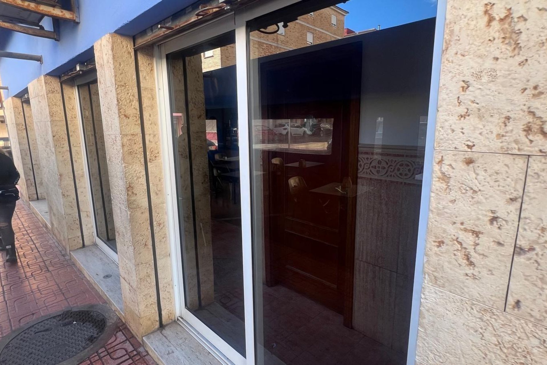 Resale - Commercial premises / Commercial unit / Retail space - Torrevieja - Estacion de autobuses