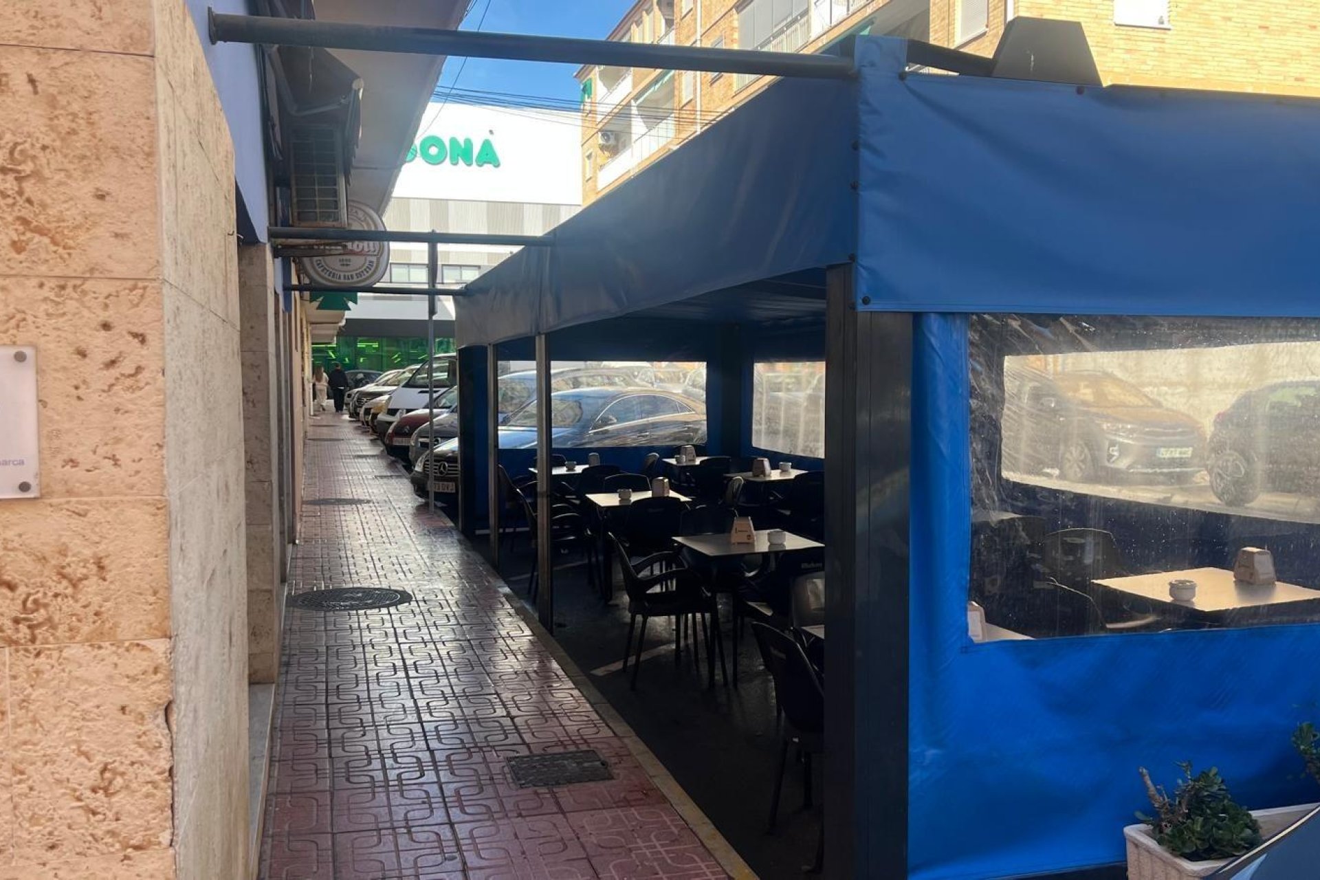 Resale - Commercial premises / Commercial unit / Retail space - Torrevieja - Estacion de autobuses