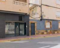 Resale - Commercial premises / Commercial unit / Retail space - Torrevieja - La Mata pueblo