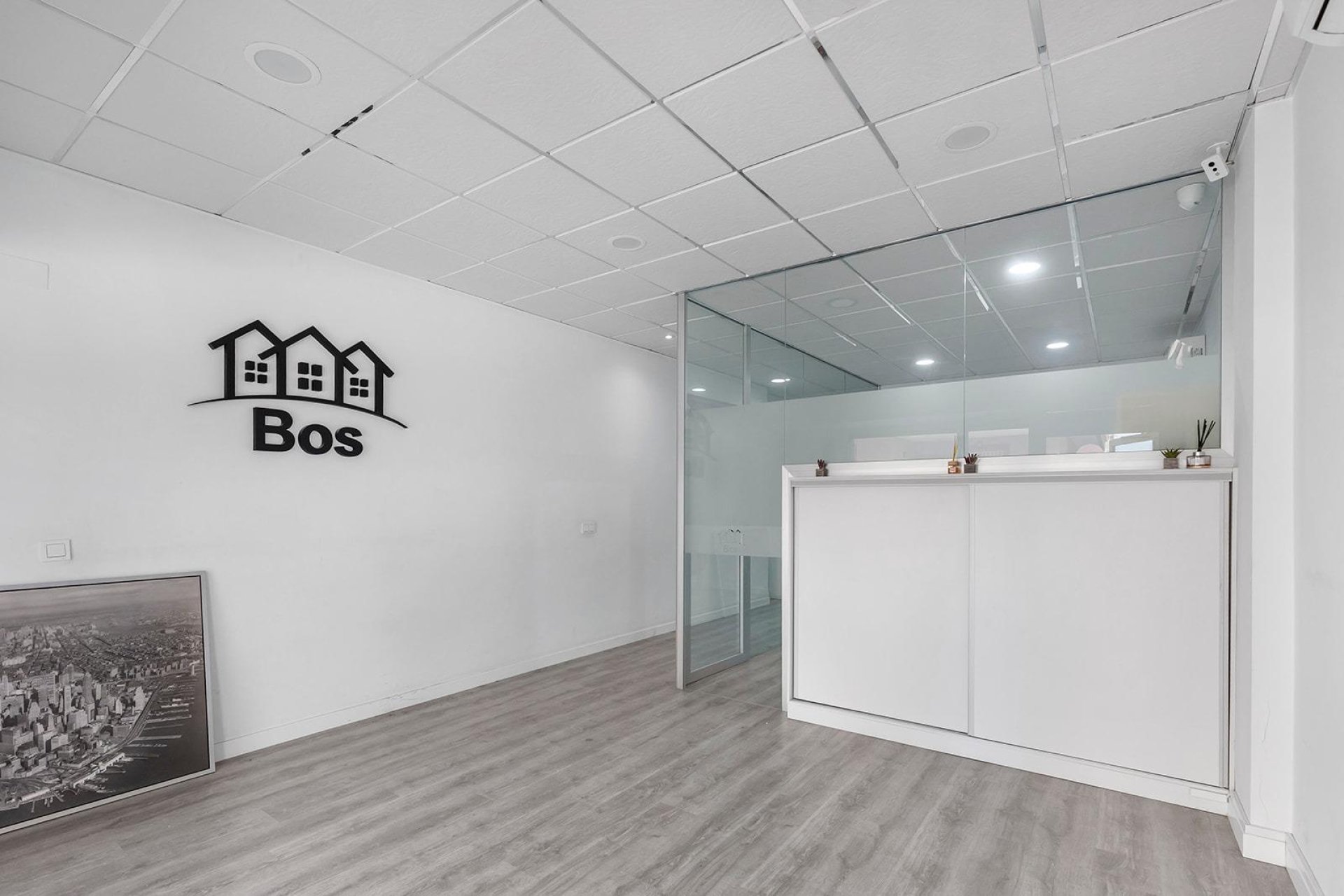 Resale - Commercial premises / Commercial unit / Retail space - Torrevieja - La Mata pueblo