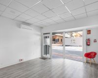 Resale - Commercial premises / Commercial unit / Retail space - Torrevieja - La Mata pueblo