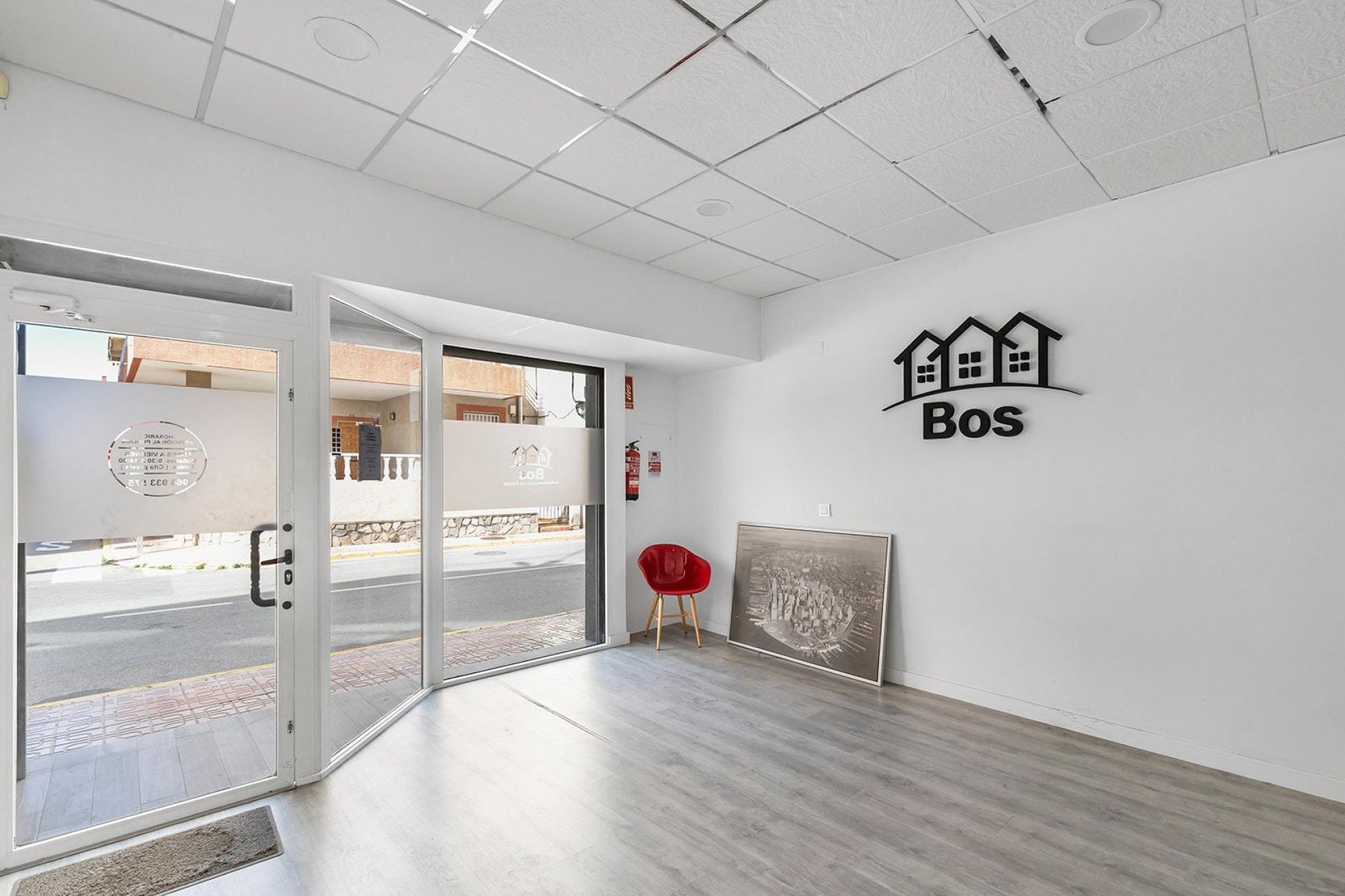 Resale - Commercial premises / Commercial unit / Retail space - Torrevieja - La Mata pueblo