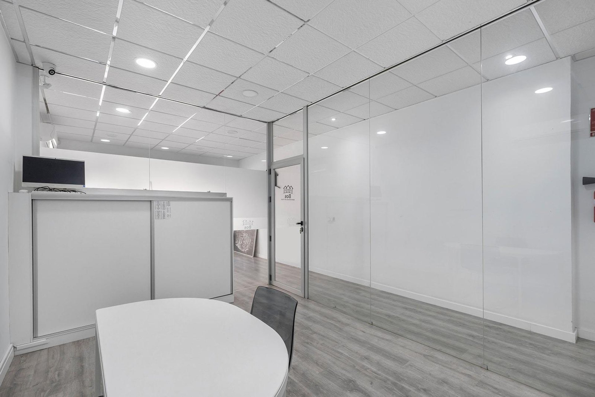 Resale - Commercial premises / Commercial unit / Retail space - Torrevieja - La Mata pueblo