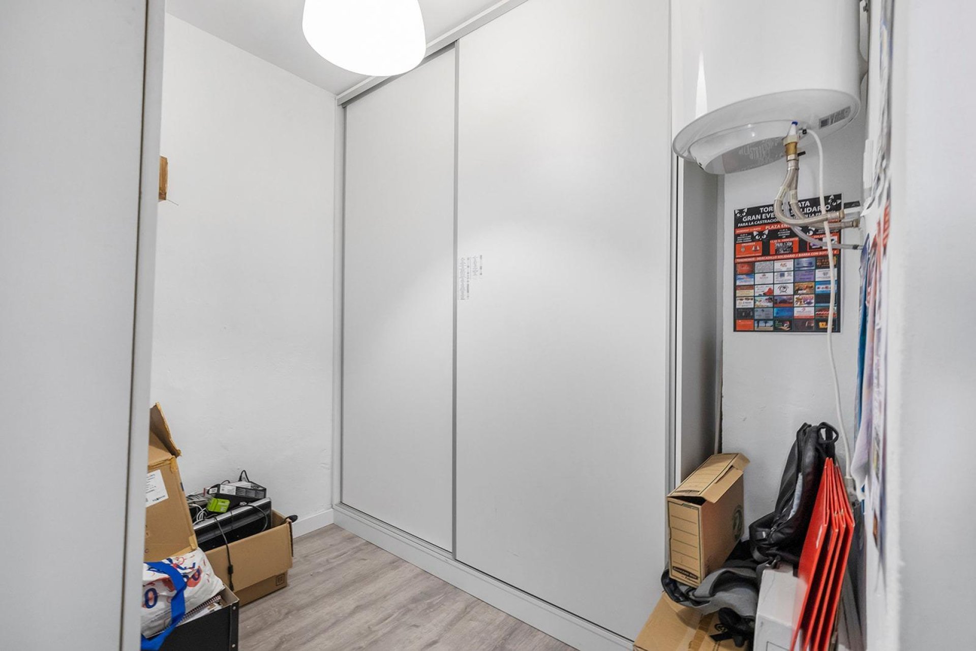 Resale - Commercial premises / Commercial unit / Retail space - Torrevieja - La Mata pueblo