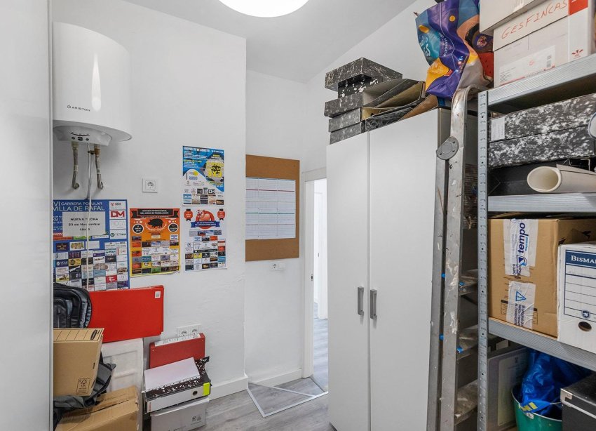 Resale - Commercial premises / Commercial unit / Retail space - Torrevieja - La Mata pueblo