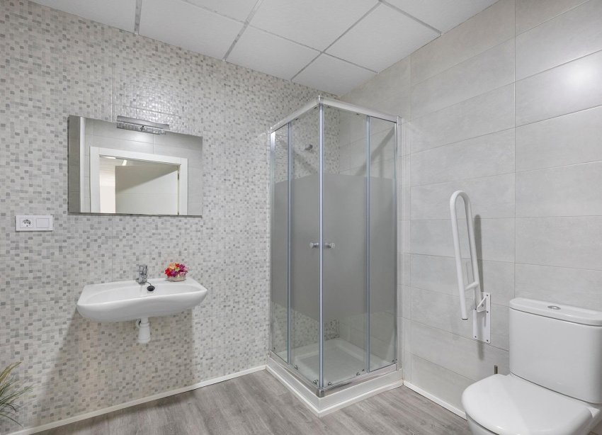 Resale - Commercial premises / Commercial unit / Retail space - Torrevieja - La Mata pueblo