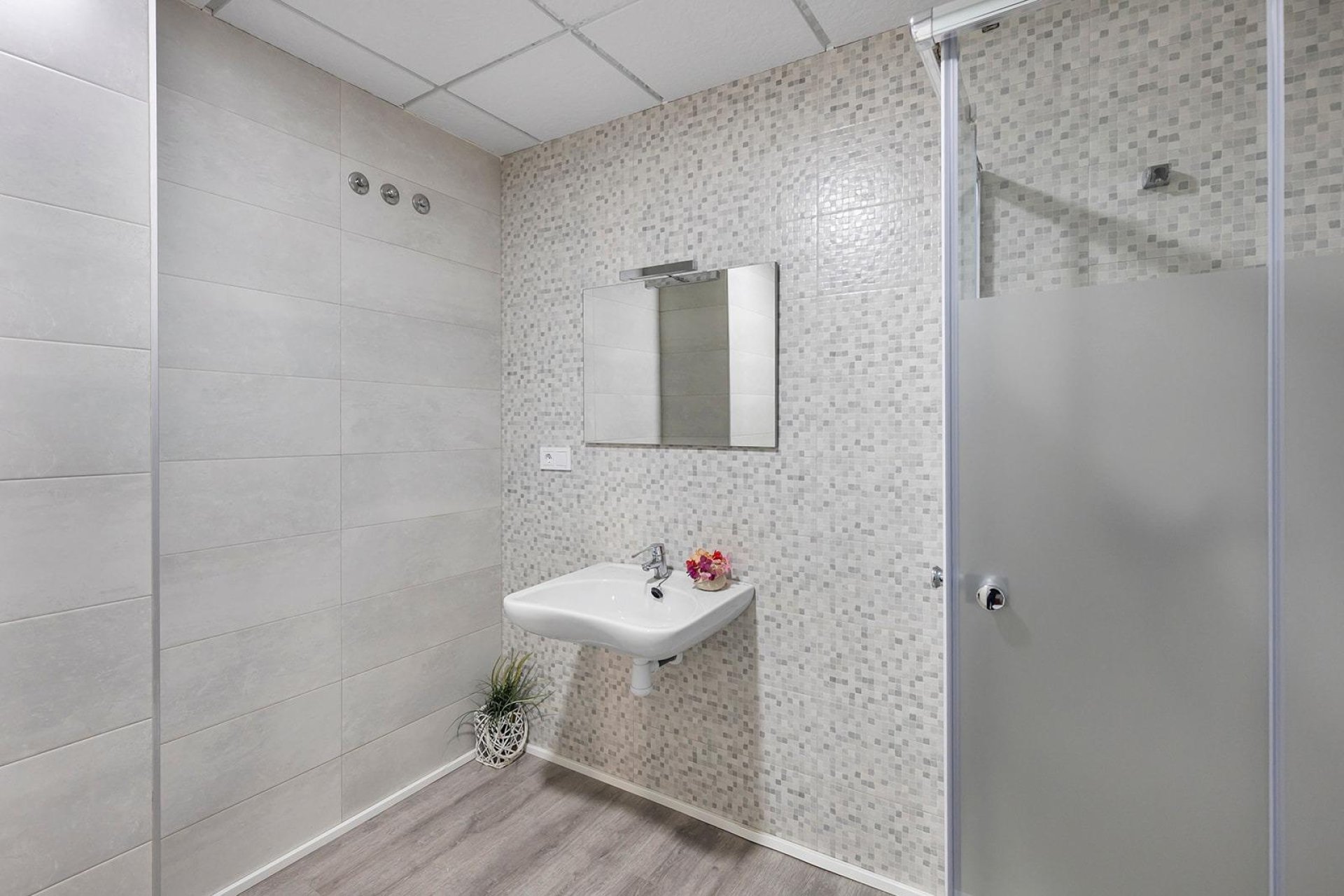 Resale - Commercial premises / Commercial unit / Retail space - Torrevieja - La Mata pueblo