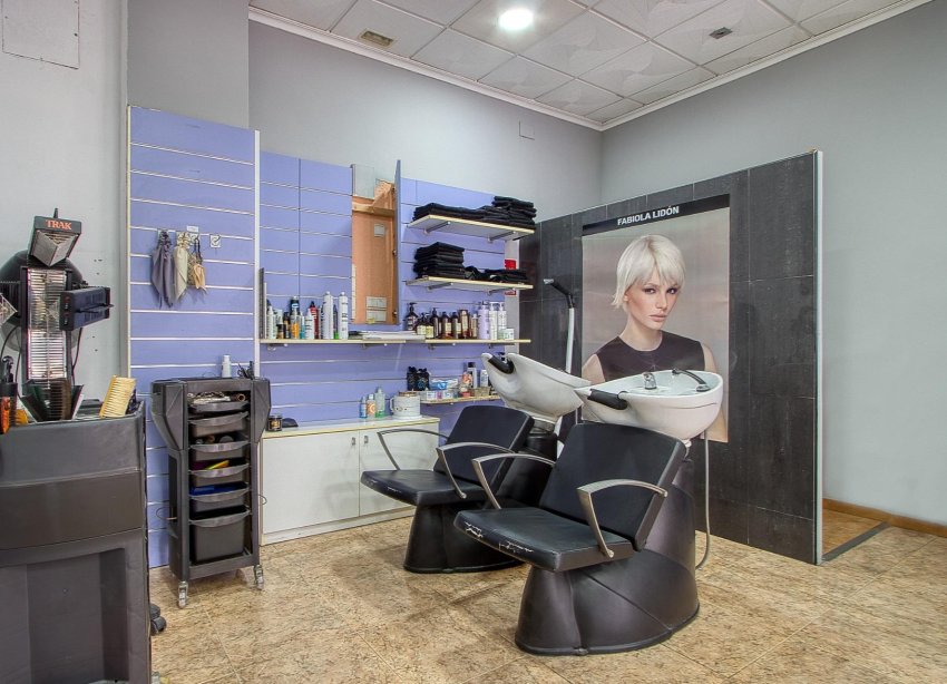 Resale - Commercial premises / Commercial unit / Retail space - Torrevieja - La Mata