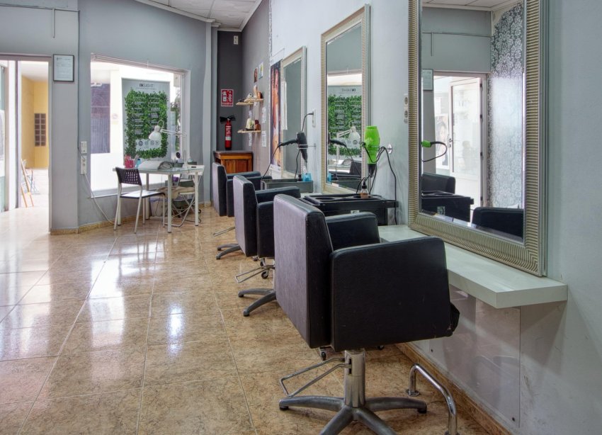 Resale - Commercial premises / Commercial unit / Retail space - Torrevieja - La Mata