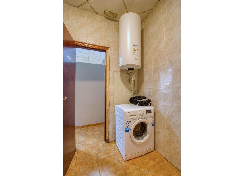 Resale - Commercial premises / Commercial unit / Retail space - Torrevieja - La Mata