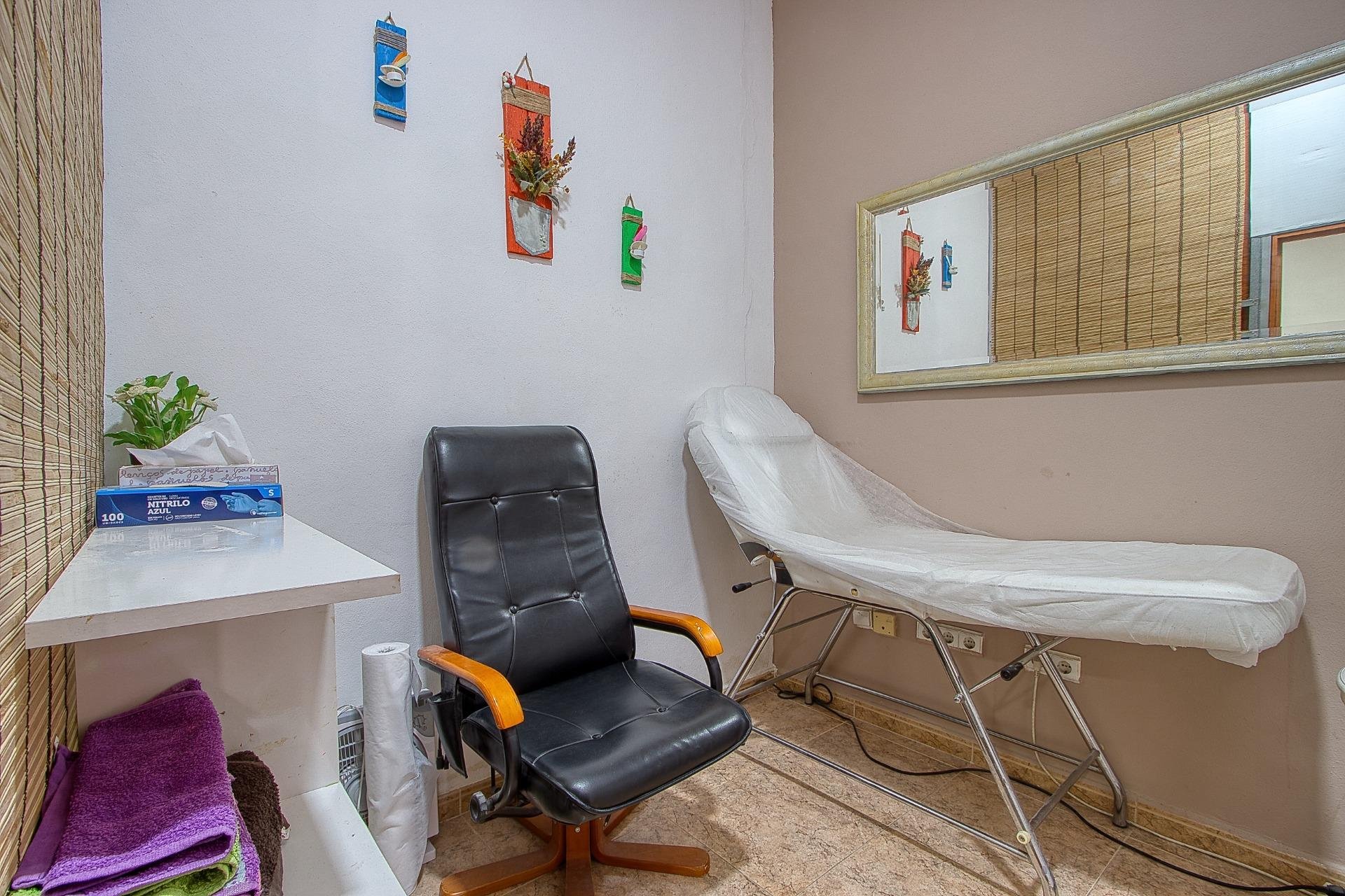 Resale - Commercial premises / Commercial unit / Retail space - Torrevieja - La Mata