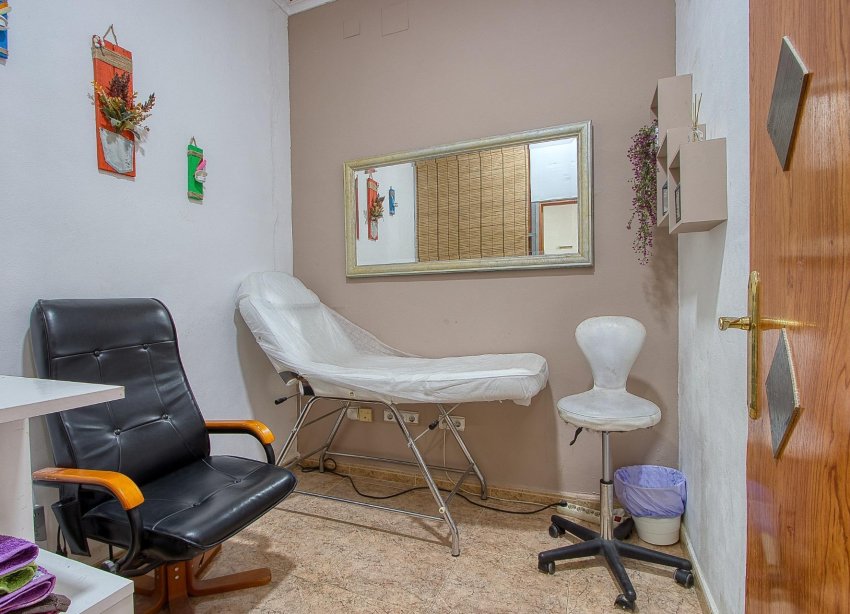 Resale - Commercial premises / Commercial unit / Retail space - Torrevieja - La Mata