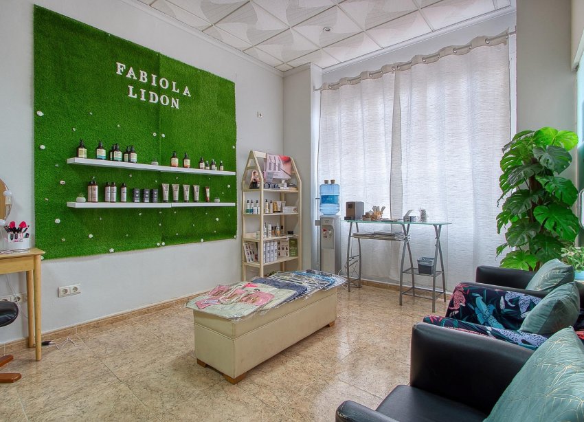 Resale - Commercial premises / Commercial unit / Retail space - Torrevieja - La Mata