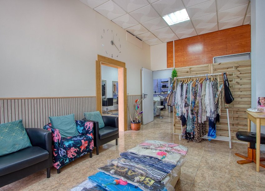 Resale - Commercial premises / Commercial unit / Retail space - Torrevieja - La Mata