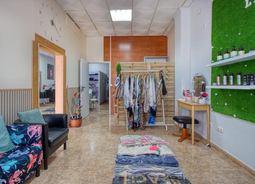 Resale - Commercial premises / Commercial unit / Retail space - Torrevieja - La Mata