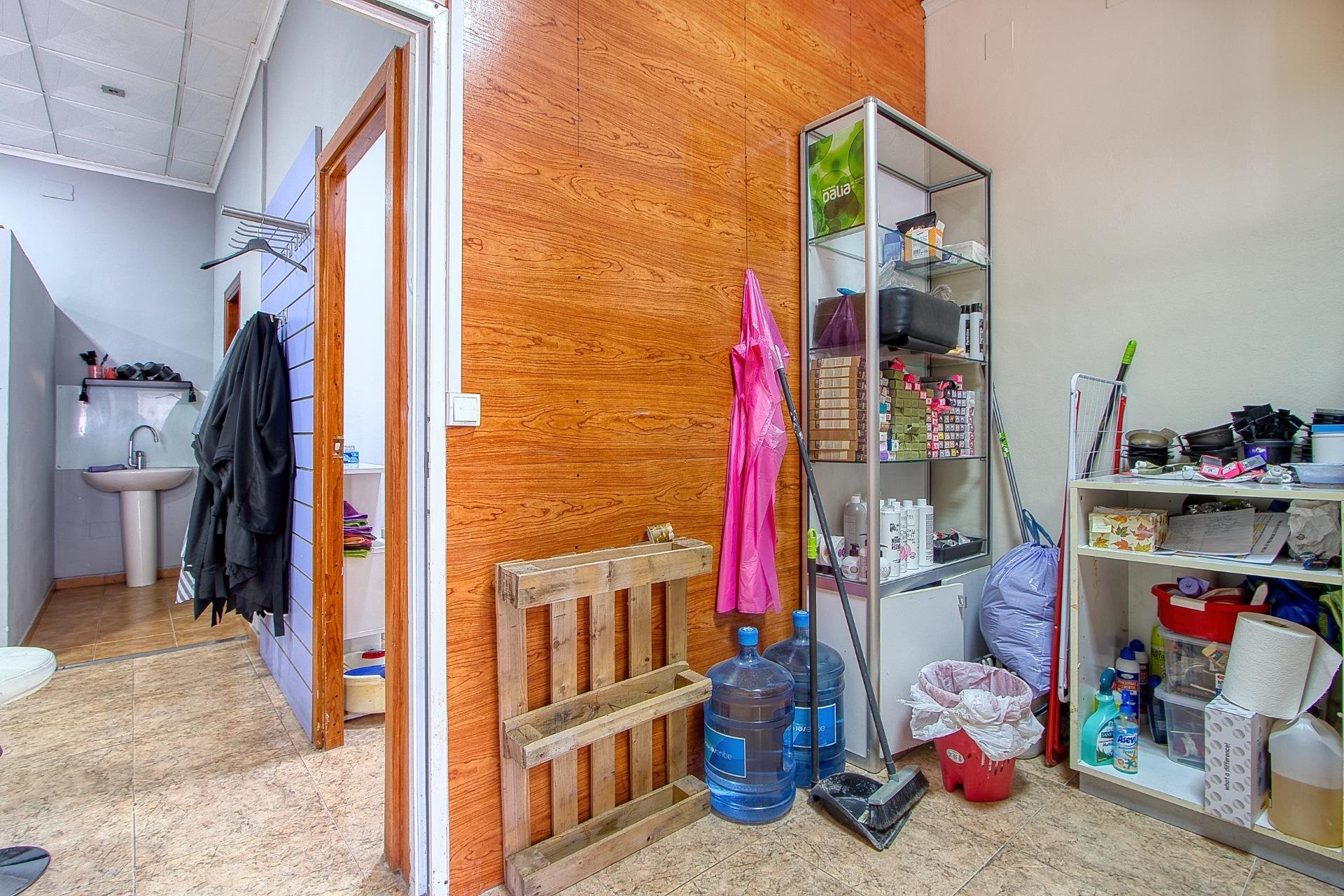 Resale - Commercial premises / Commercial unit / Retail space - Torrevieja - La Mata