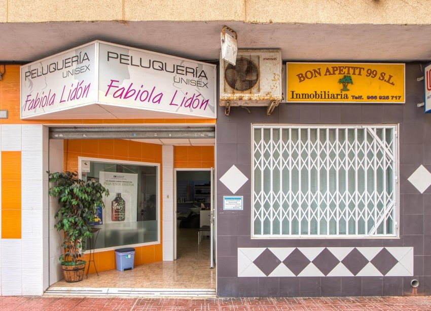 Resale - Commercial premises / Commercial unit / Retail space - Torrevieja - La Mata