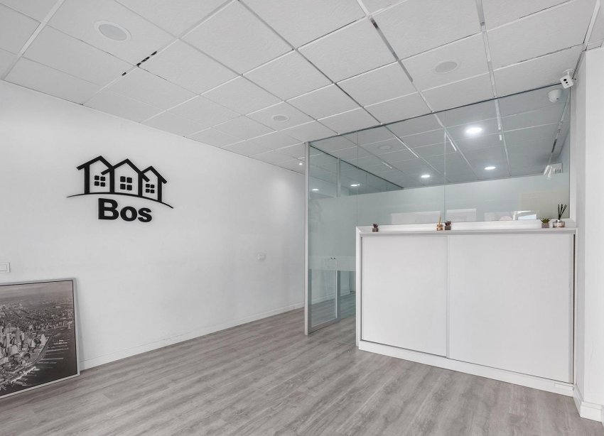 Resale - Commercial premises / Commercial unit / Retail space - Torrevieja - La Mata
