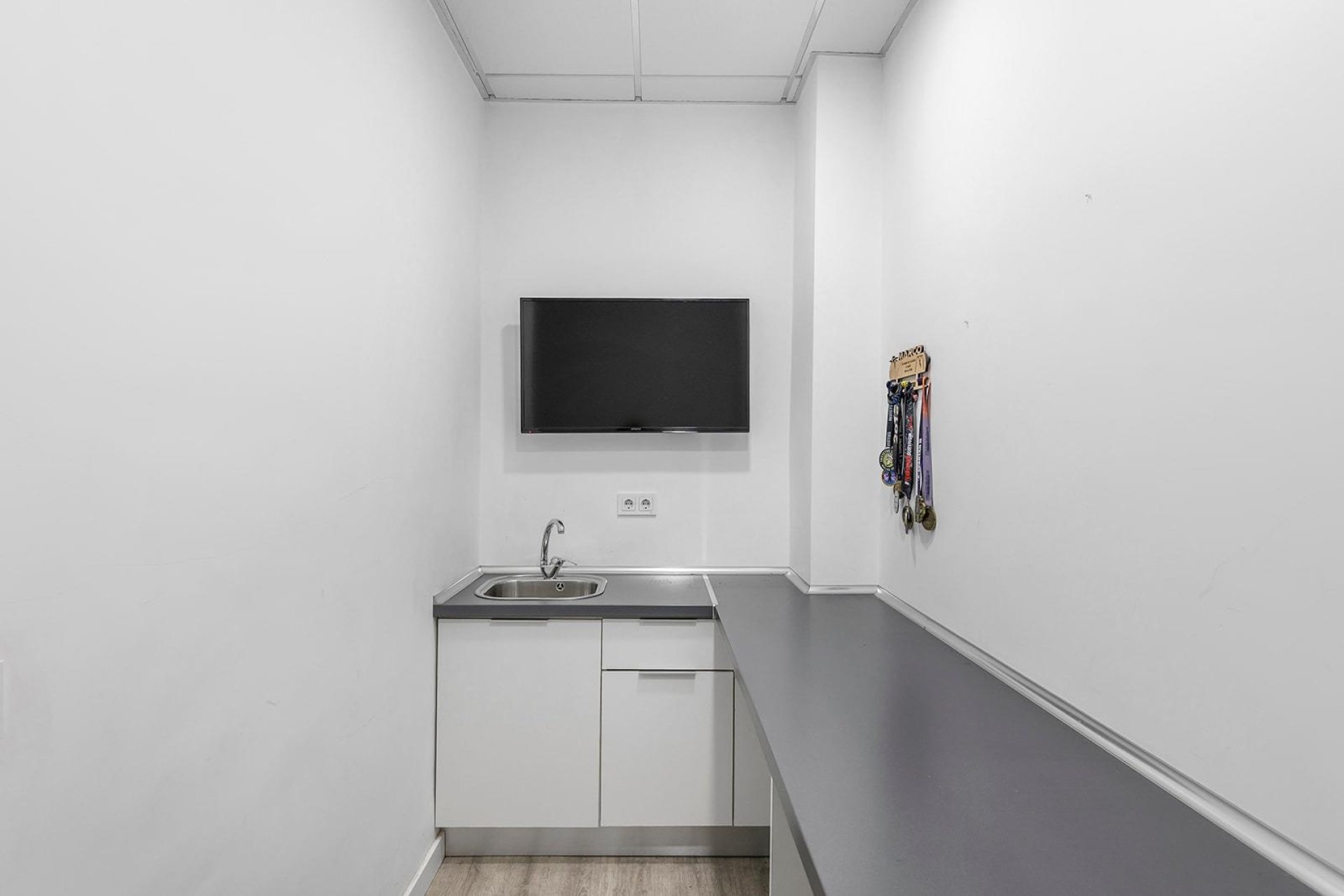 Resale - Commercial premises / Commercial unit / Retail space - Torrevieja - La Mata