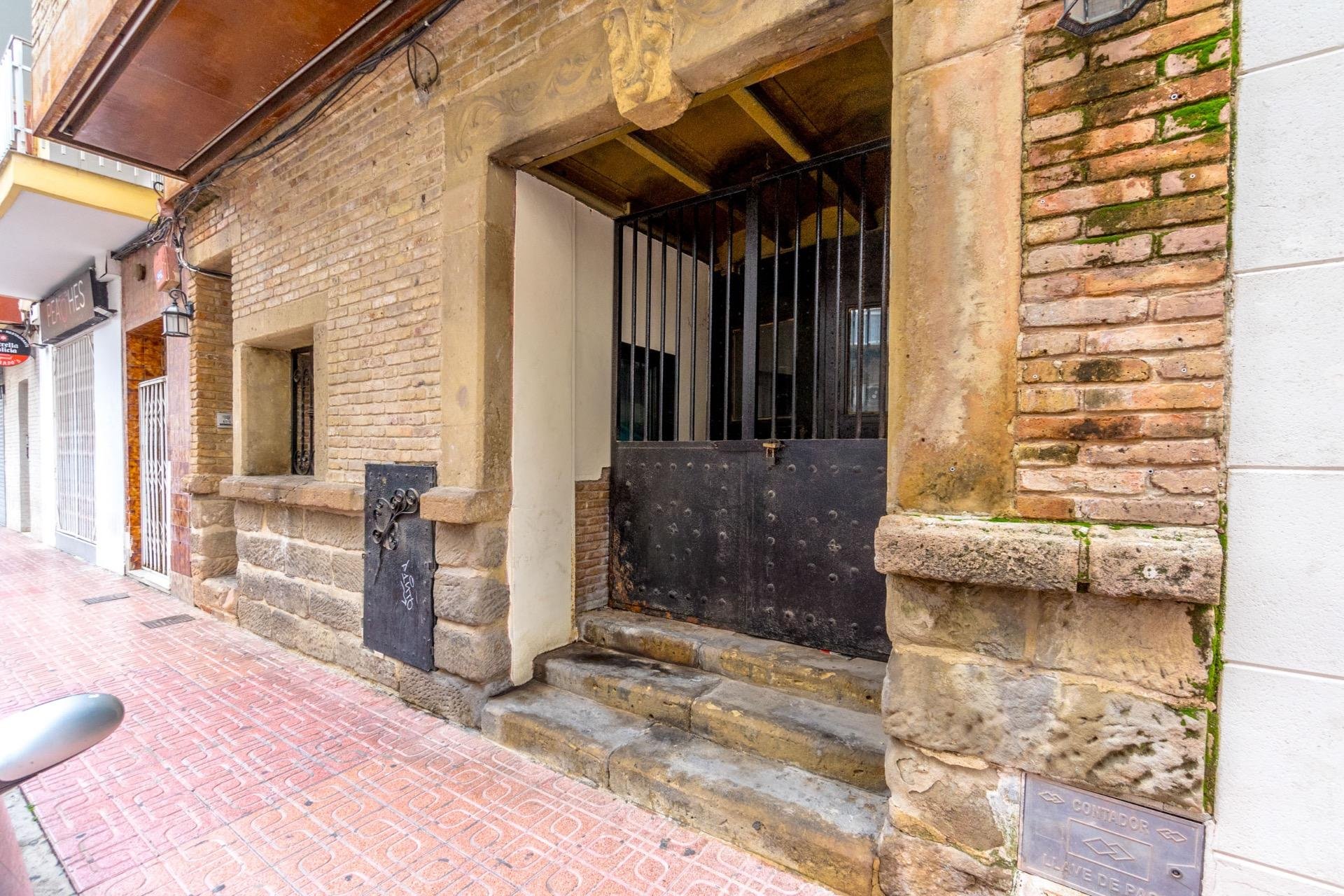 Resale - Commercial premises / Commercial unit / Retail space - Torrevieja - Playa del cura