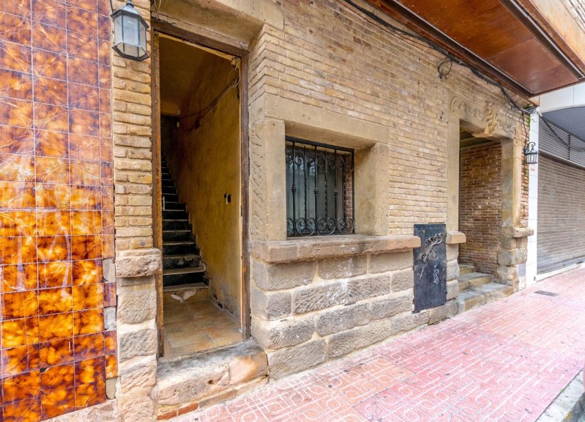 Resale - Commercial premises / Commercial unit / Retail space - Torrevieja - Playa del cura