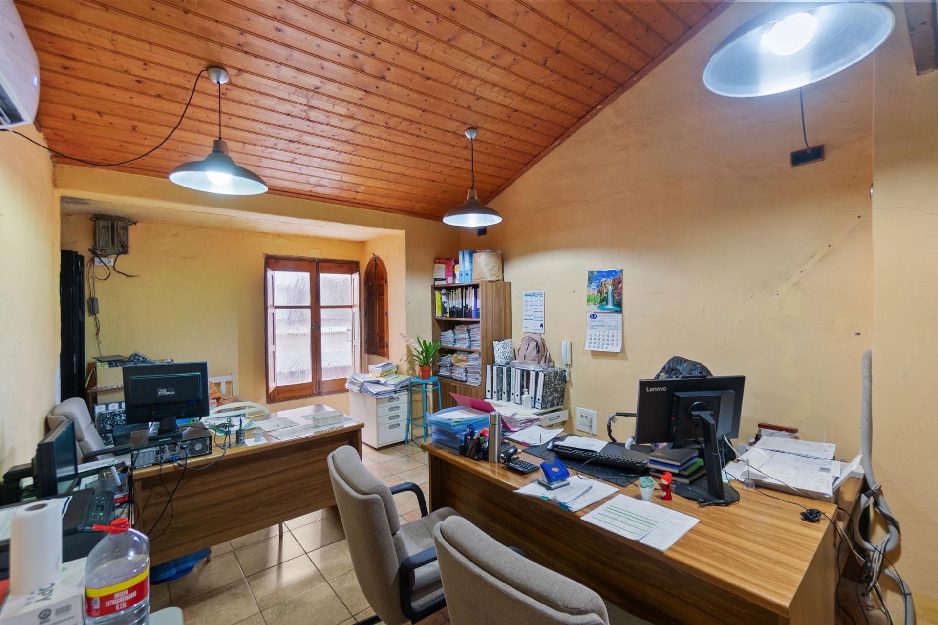 Resale - Commercial premises / Commercial unit / Retail space - Torrevieja - Playa del cura