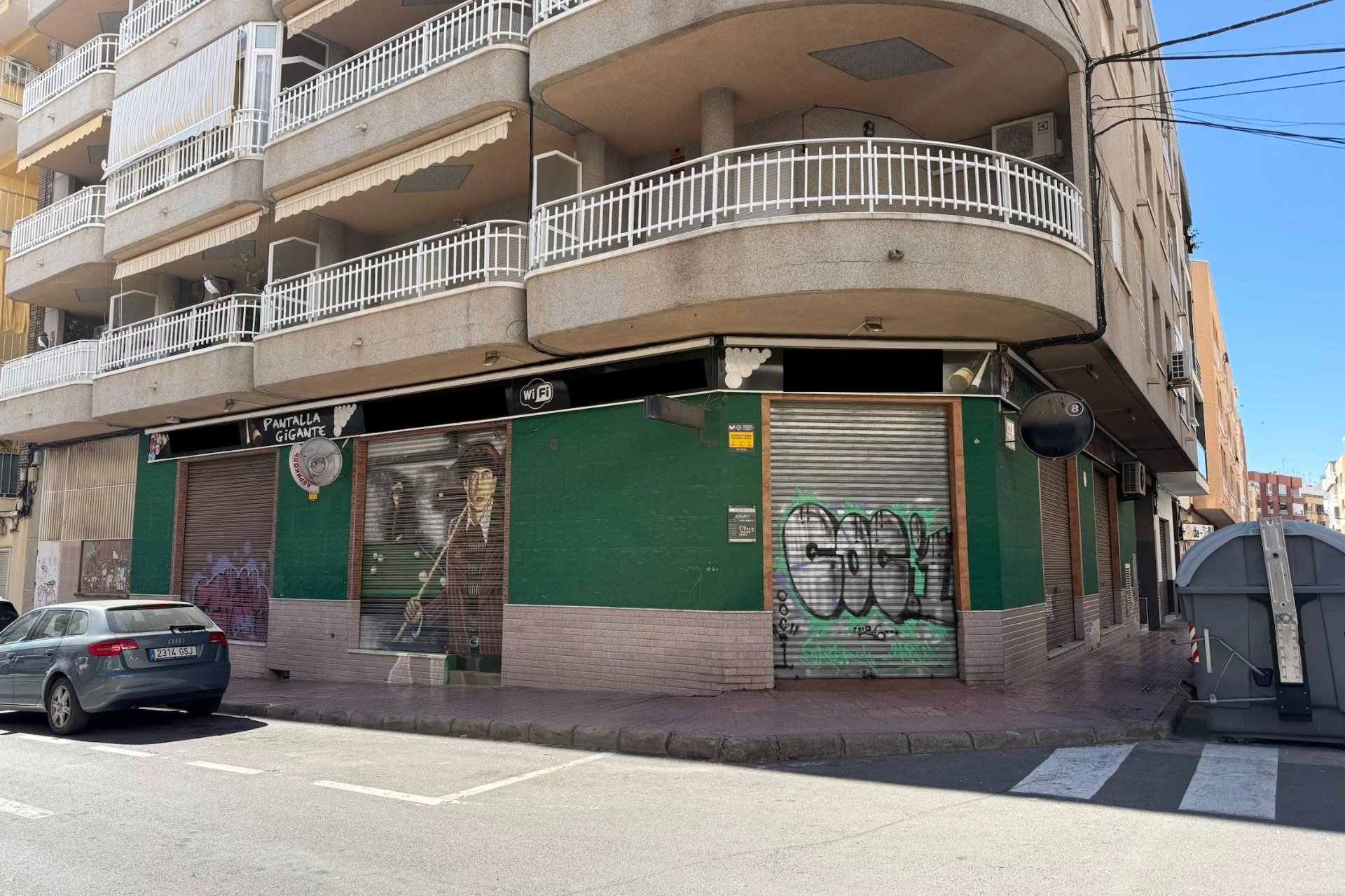 Resale - Commercial premises / Commercial unit / Retail space - Torrevieja - Playa del cura