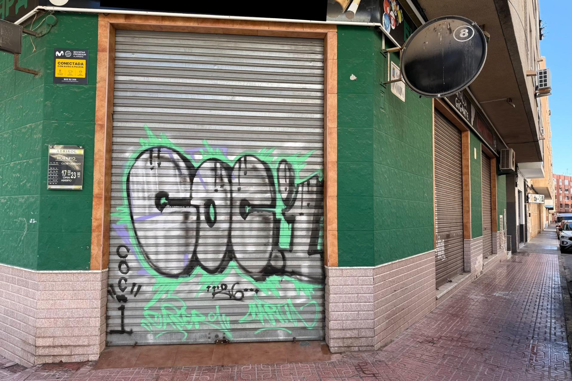 Resale - Commercial premises / Commercial unit / Retail space - Torrevieja - Playa del cura