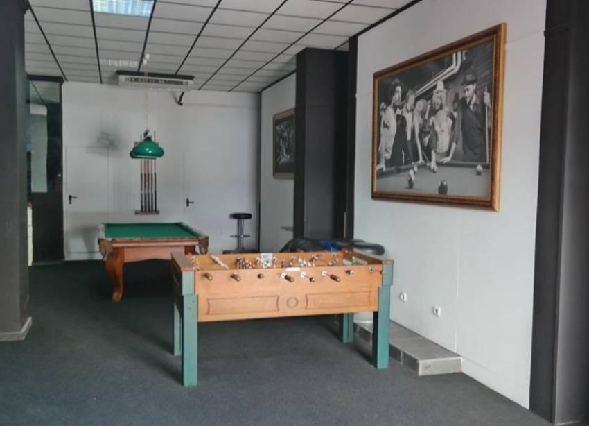 Resale - Commercial premises / Commercial unit / Retail space - Torrevieja - Playa del cura