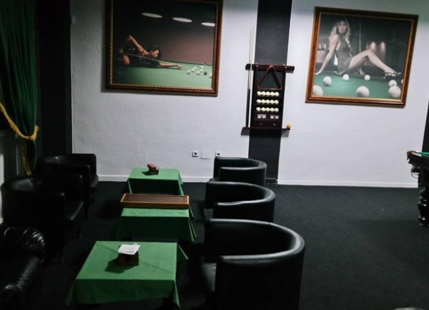 Resale - Commercial premises / Commercial unit / Retail space - Torrevieja - Playa del cura