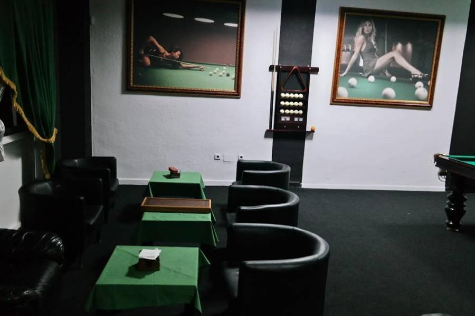 Resale - Commercial premises / Commercial unit / Retail space - Torrevieja - Playa del cura