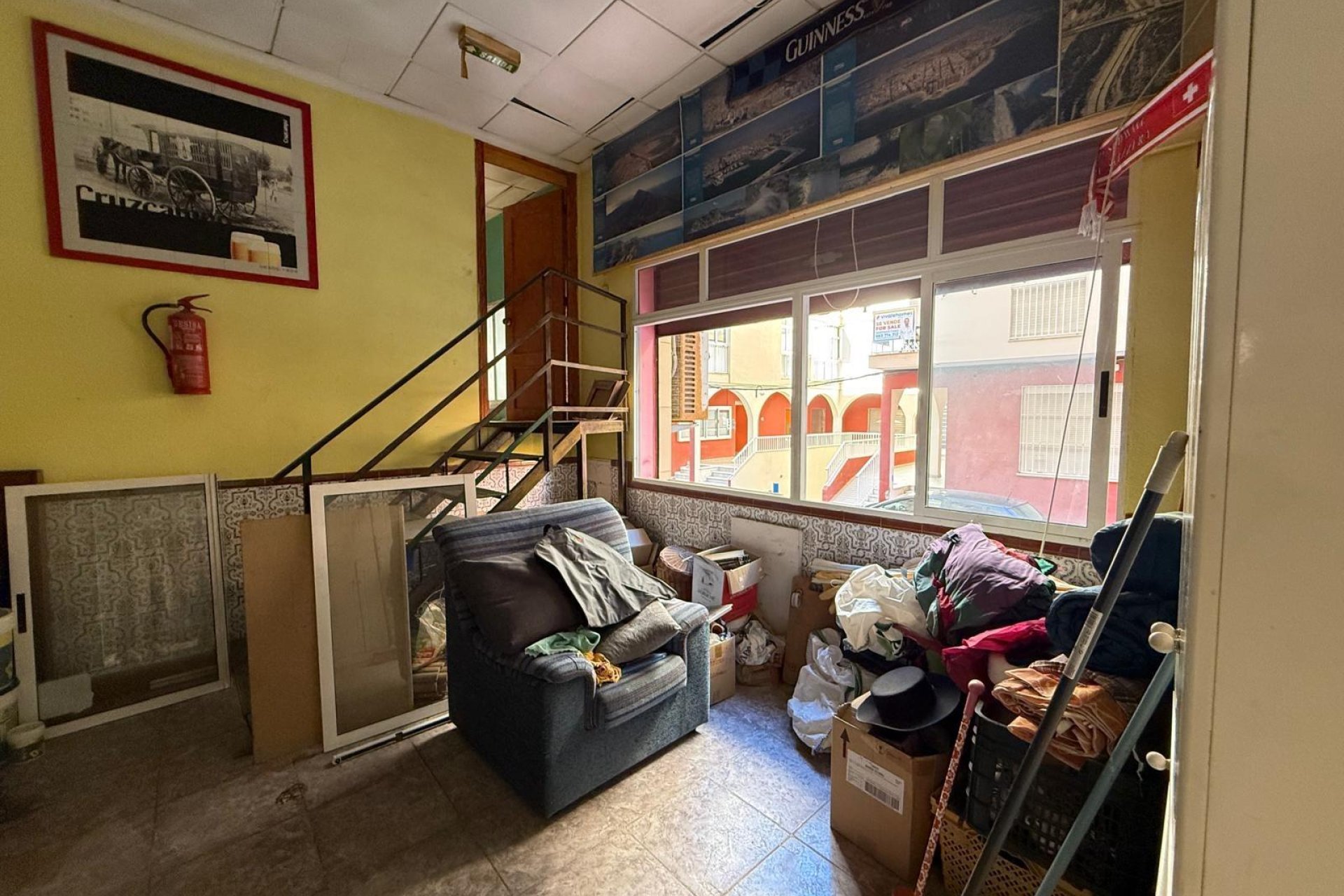 Resale - Commercial premises / Commercial unit / Retail space - Torrevieja - Playa del cura