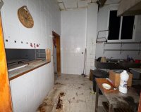 Resale - Commercial premises / Commercial unit / Retail space - Torrevieja - Playa del cura