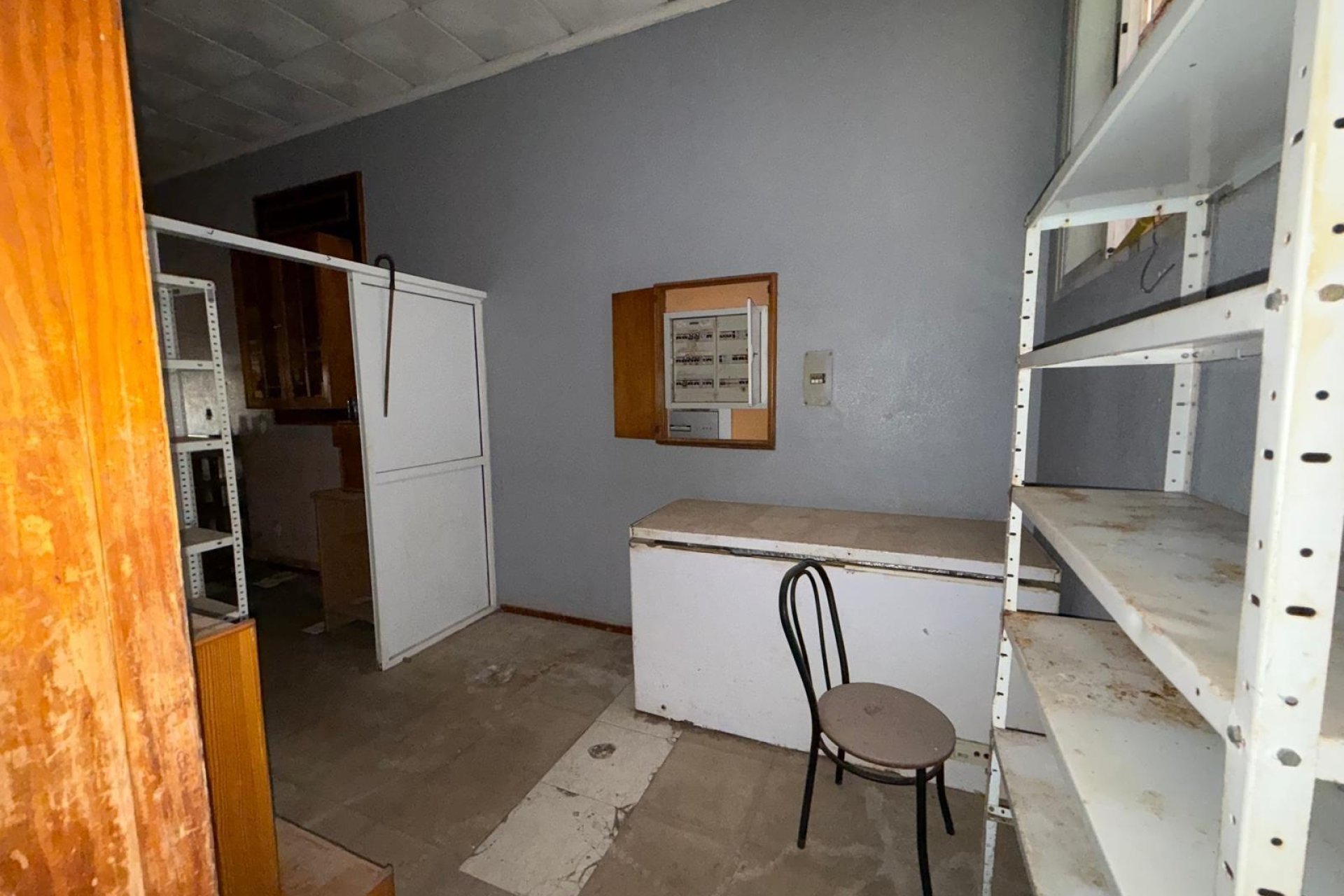Resale - Commercial premises / Commercial unit / Retail space - Torrevieja - Playa del cura