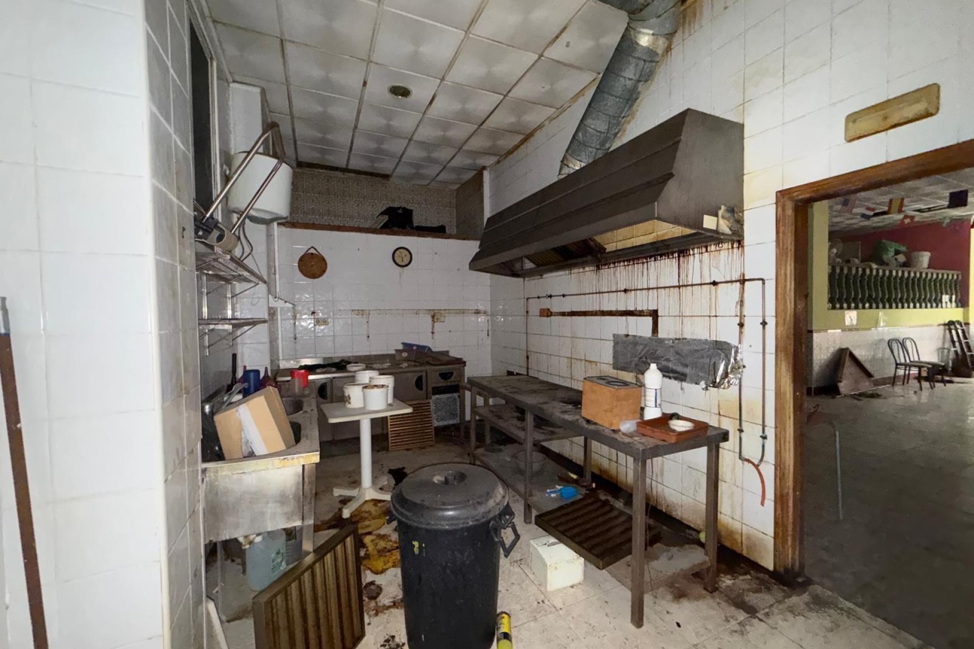 Resale - Commercial premises / Commercial unit / Retail space - Torrevieja - Playa del cura