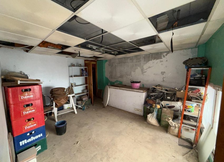 Resale - Commercial premises / Commercial unit / Retail space - Torrevieja - Playa del cura