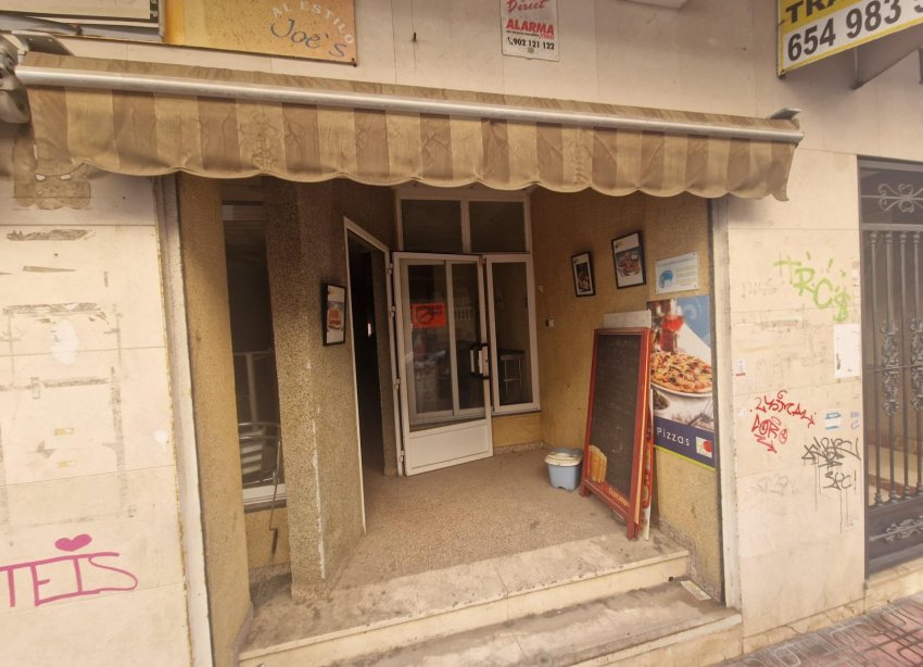 Resale - Commercial premises / Commercial unit / Retail space - Torrevieja - Playa del Cura