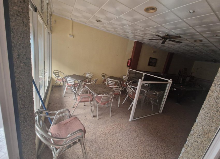 Resale - Commercial premises / Commercial unit / Retail space - Torrevieja - Playa del Cura