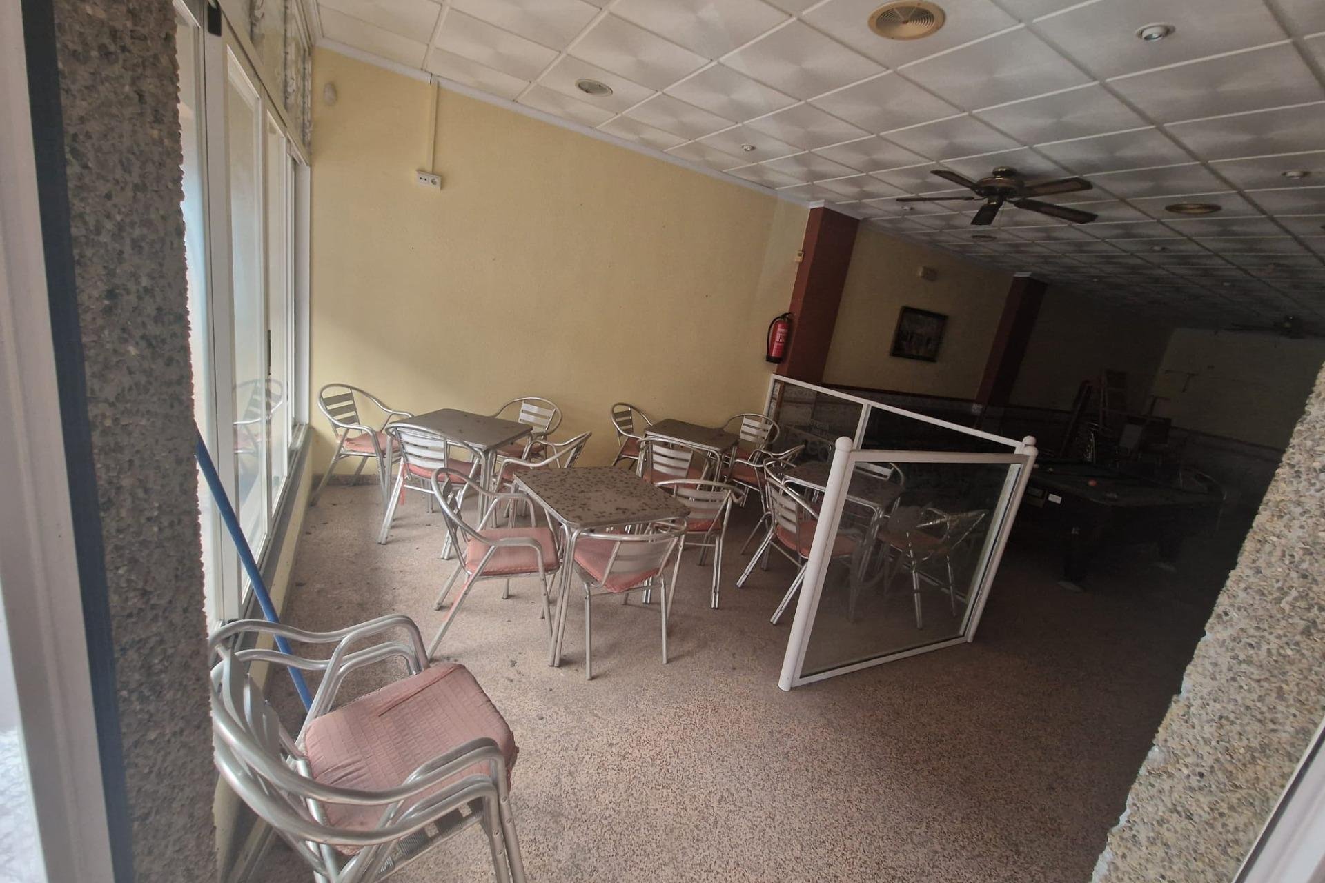 Resale - Commercial premises / Commercial unit / Retail space - Torrevieja - Playa del Cura