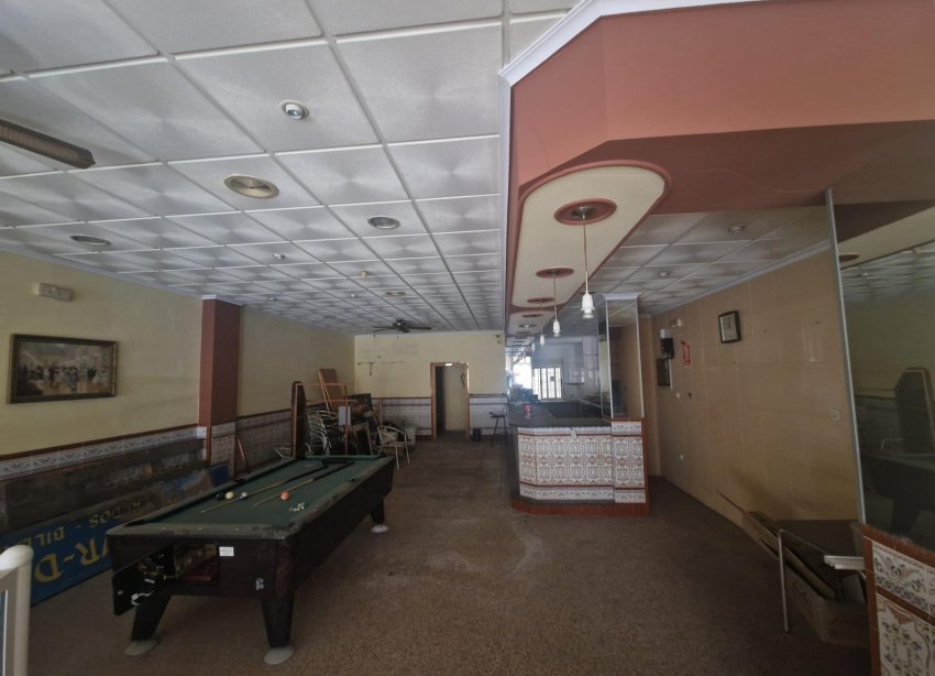 Resale - Commercial premises / Commercial unit / Retail space - Torrevieja - Playa del Cura