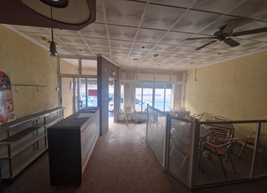 Resale - Commercial premises / Commercial unit / Retail space - Torrevieja - Playa del Cura