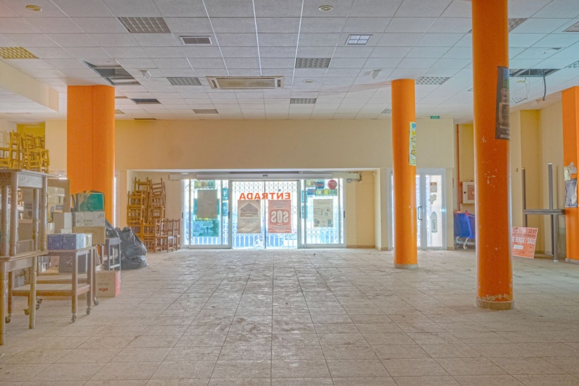 Resale - Commercial premises / Commercial unit / Retail space - Torrevieja