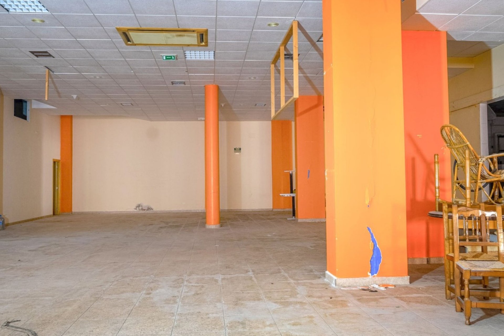 Resale - Commercial premises / Commercial unit / Retail space - Torrevieja