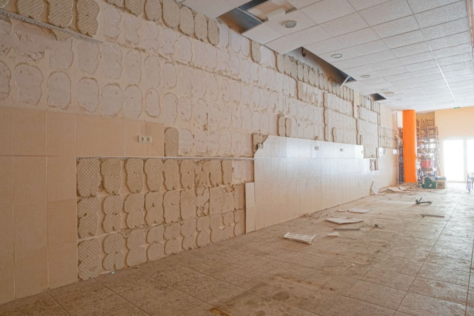 Resale - Commercial premises / Commercial unit / Retail space - Torrevieja