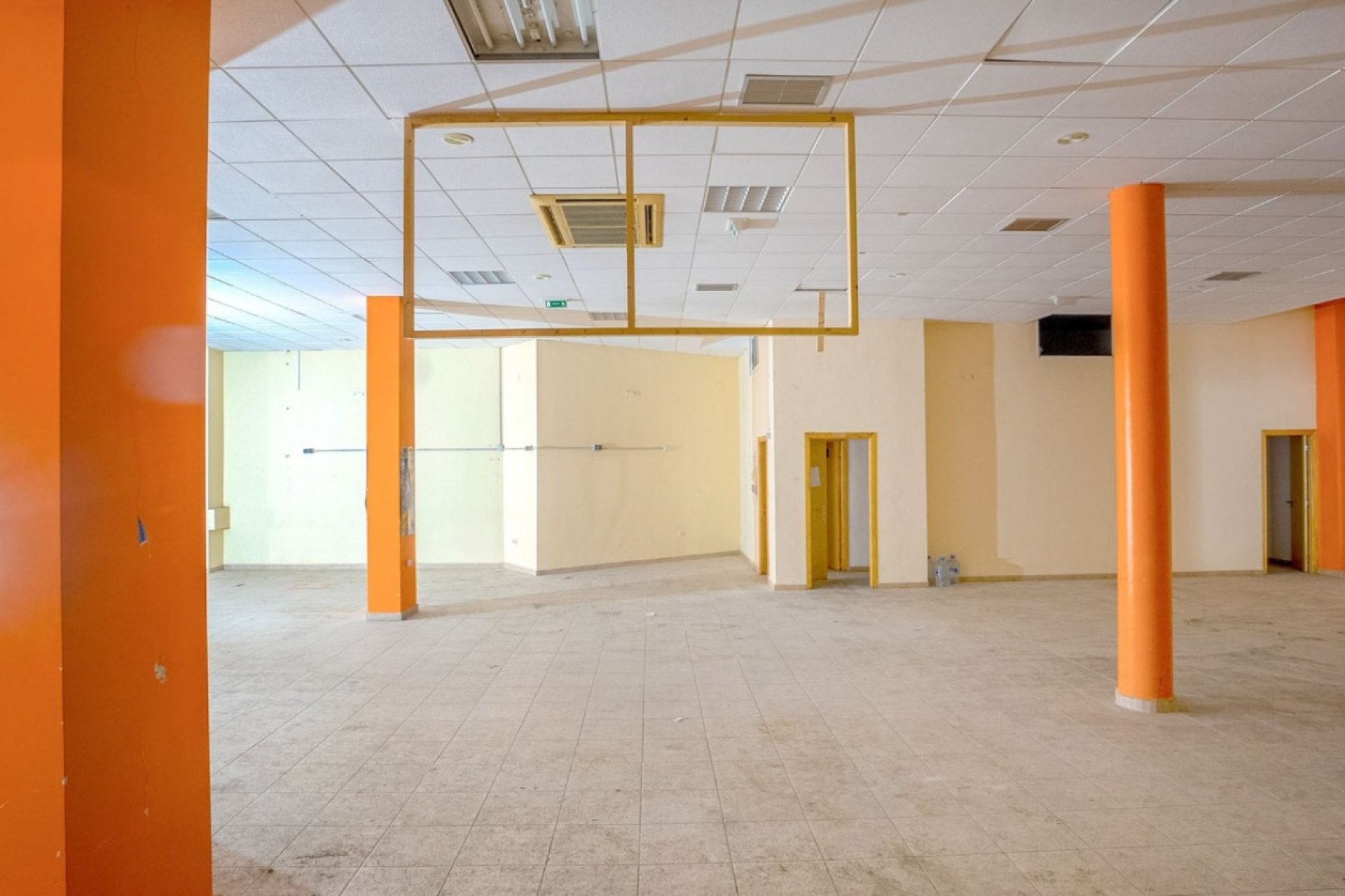 Resale - Commercial premises / Commercial unit / Retail space - Torrevieja