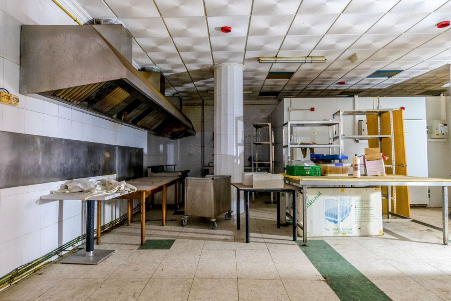 Resale - Commercial premises / Commercial unit / Retail space - Torrevieja