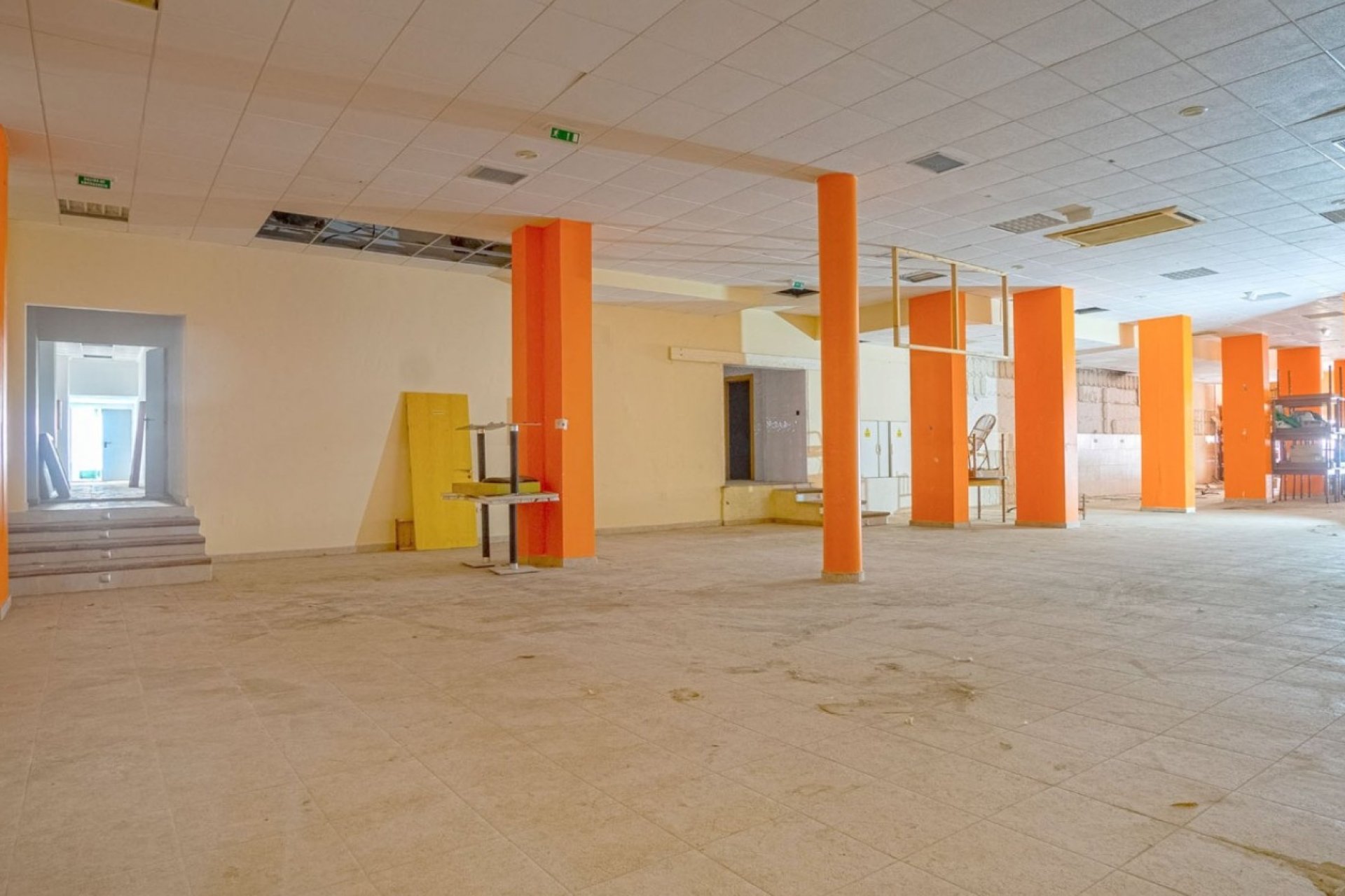 Resale - Commercial premises / Commercial unit / Retail space - Torrevieja