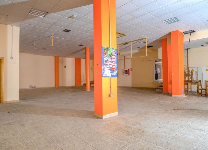 Resale - Commercial premises / Commercial unit / Retail space - Torrevieja